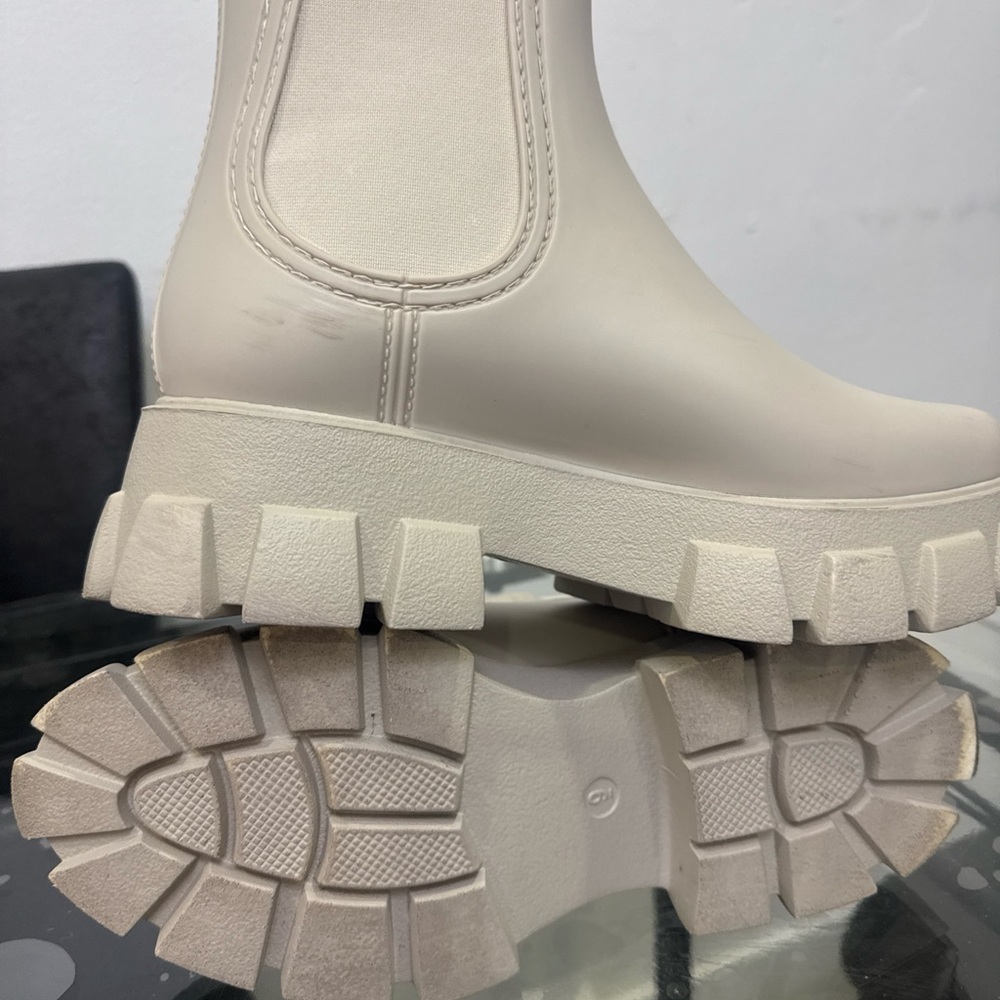Jeffrey Campbell Off-White Chunky Chelsea Booties - Picture 7 of 9